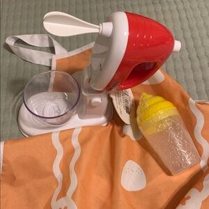 Children’s Kitchen NEW 4Pc Set Working stand Mixer Apron Hot Mitt & Sprinkle Cup